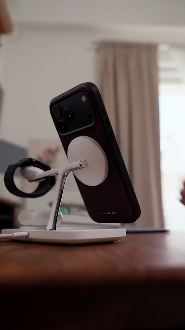 MagStation Qi2 3-in-1 Apple charger — magnetic rotation