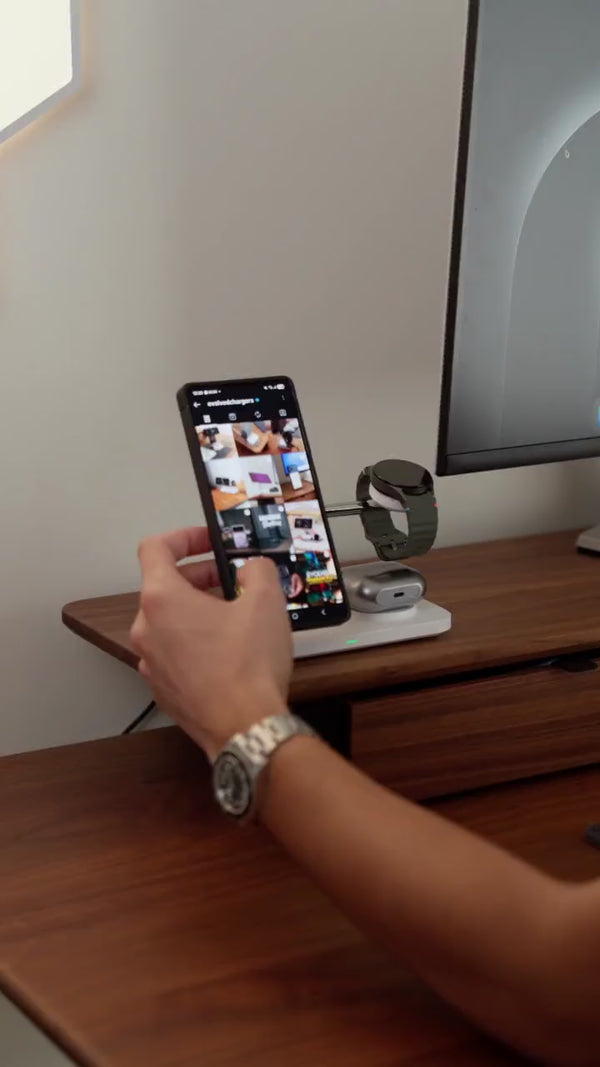 MagStation Qi2 3-in-1 Samsung charger — holding a Samsung Galaxy phone upright while charging